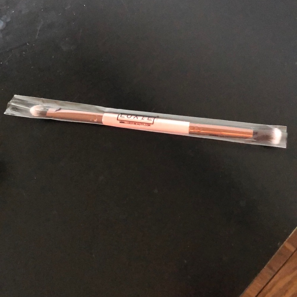 Double sided make up brush